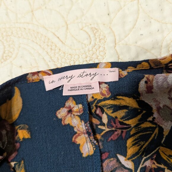 In Every Story Women's Floral Top Sz. X Blue Floral - Picture 6 of 11